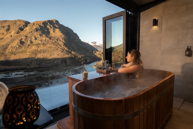 Oval Onsen Soak + Treatment; 1 Adult - 45min soak + 1hr Paradise Bespoke Massage